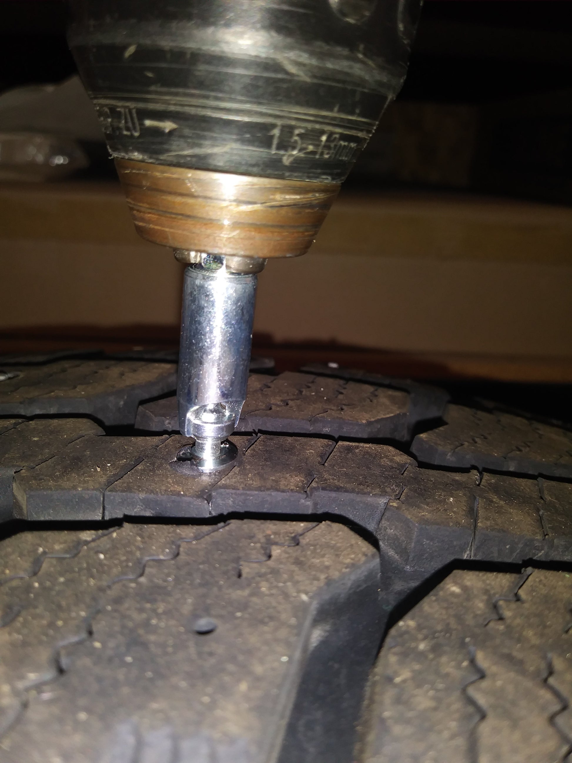 1200 Screw-In Tire Stud