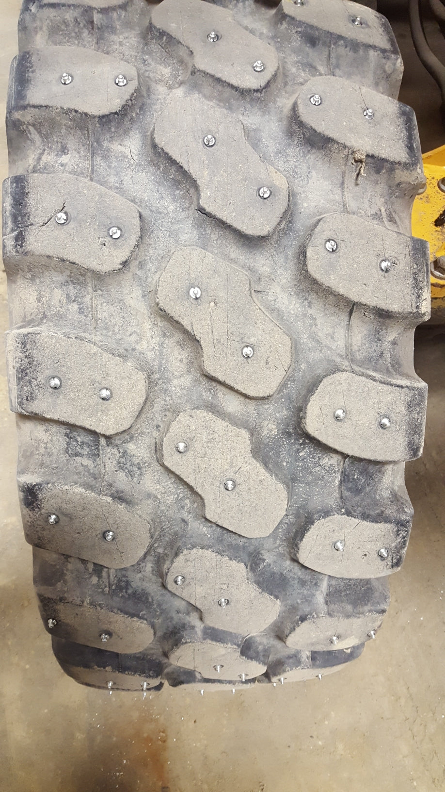 1911 Screw-In Tire Stud