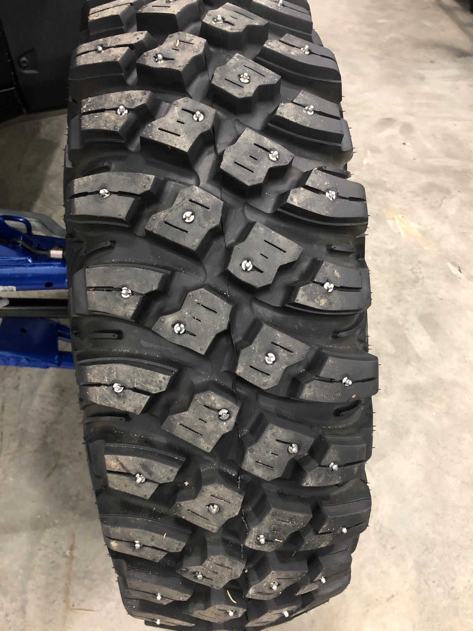 1500 Screw-In Tire Stud